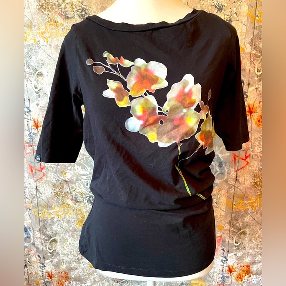 Gsus Tops - GSUS Industries Asymmetrical Black & Floral Tshirt. Size S